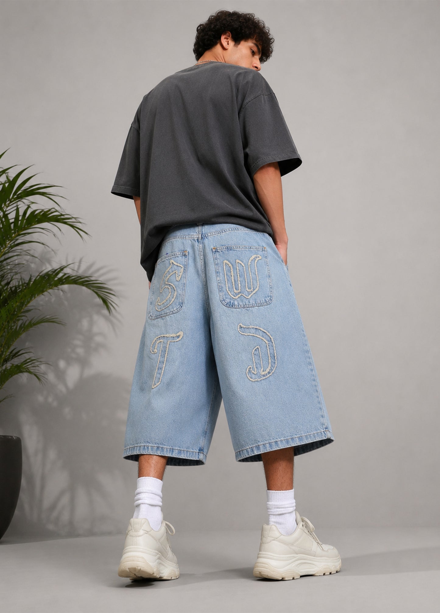 Pull&Bear Men Baggy short Light Blue US 534
