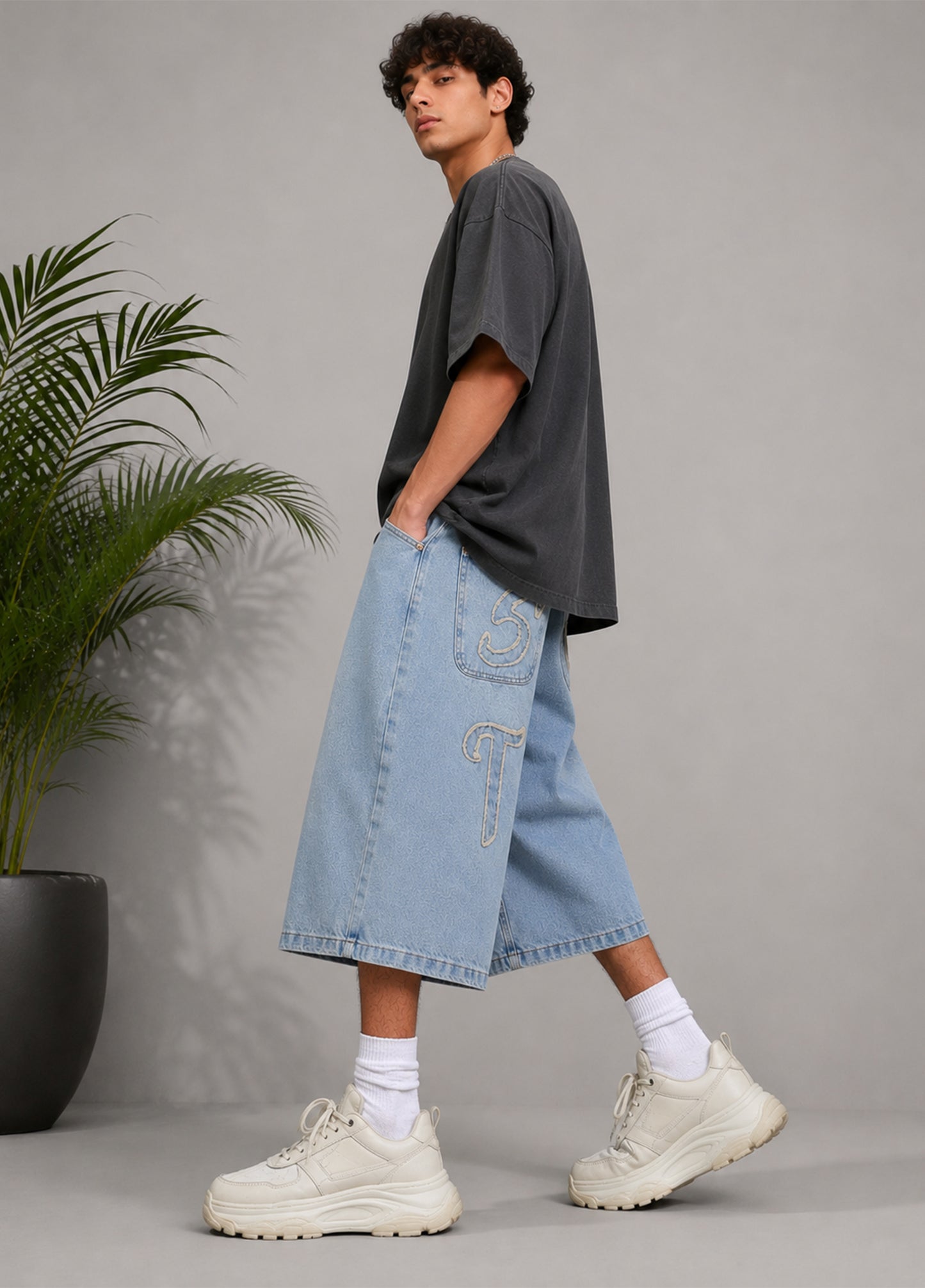 Pull&Bear Men Baggy short Light Blue US 534