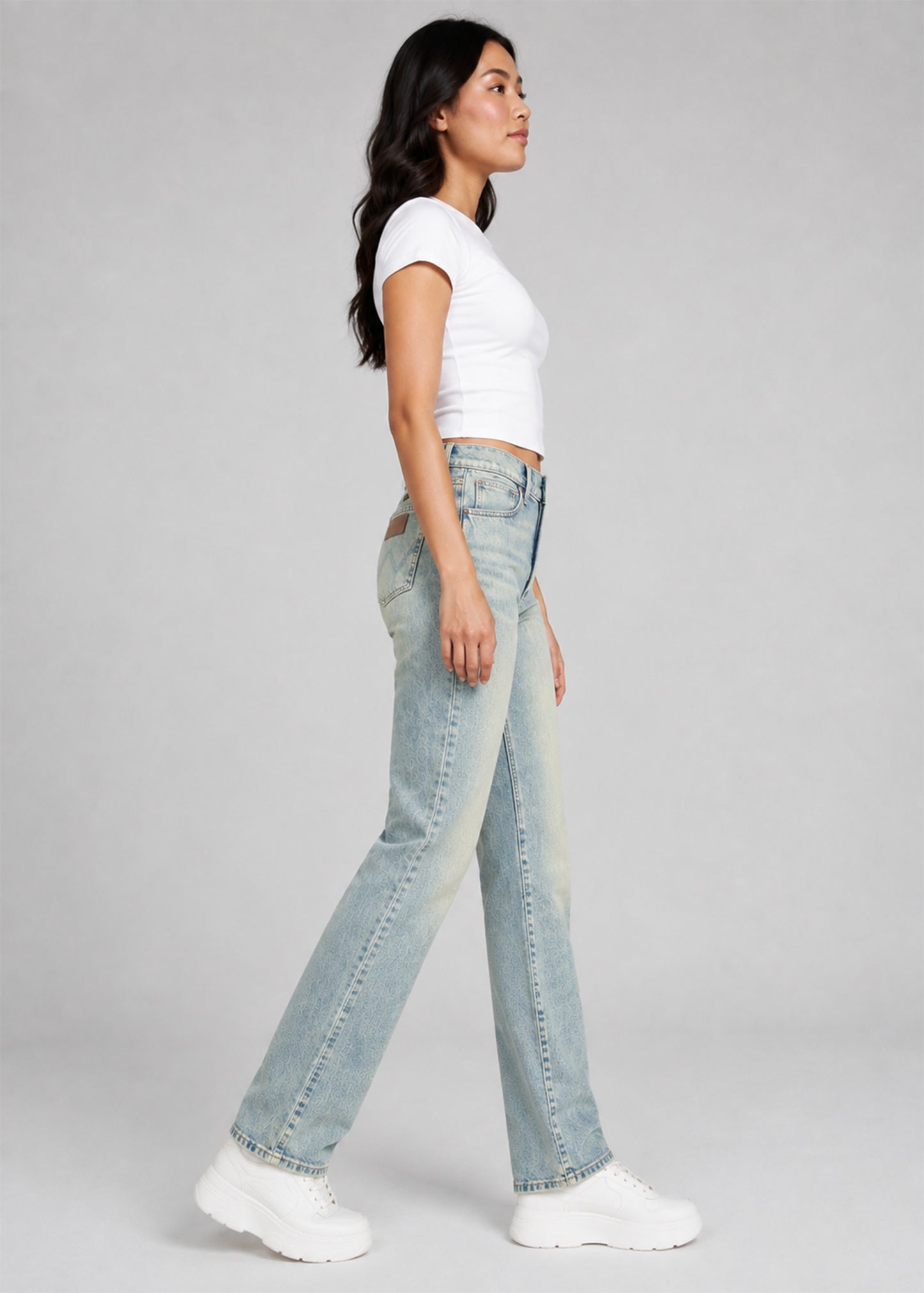 Wrangler Women Straight Fit Jeans Light Indigo Acid Wash 743