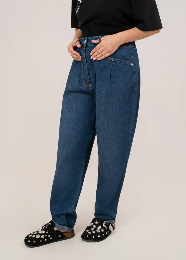 GINA-Mom Fit-Amb-03-DB