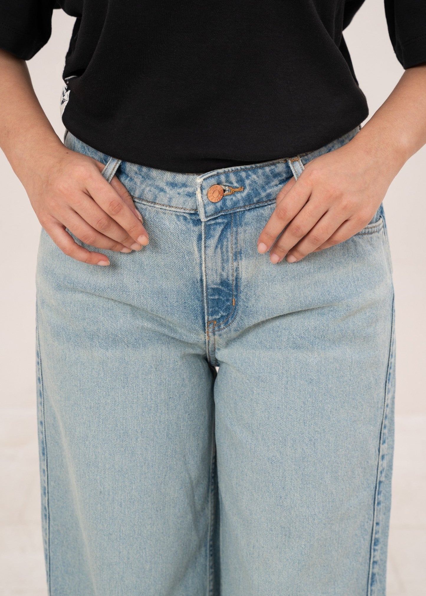 Guess-Wide Leg-INT-06-LB